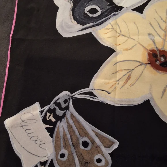 NWT Beautiful Gucci Black Silk Scarf with Butterfly Design - Picture 4 of 5